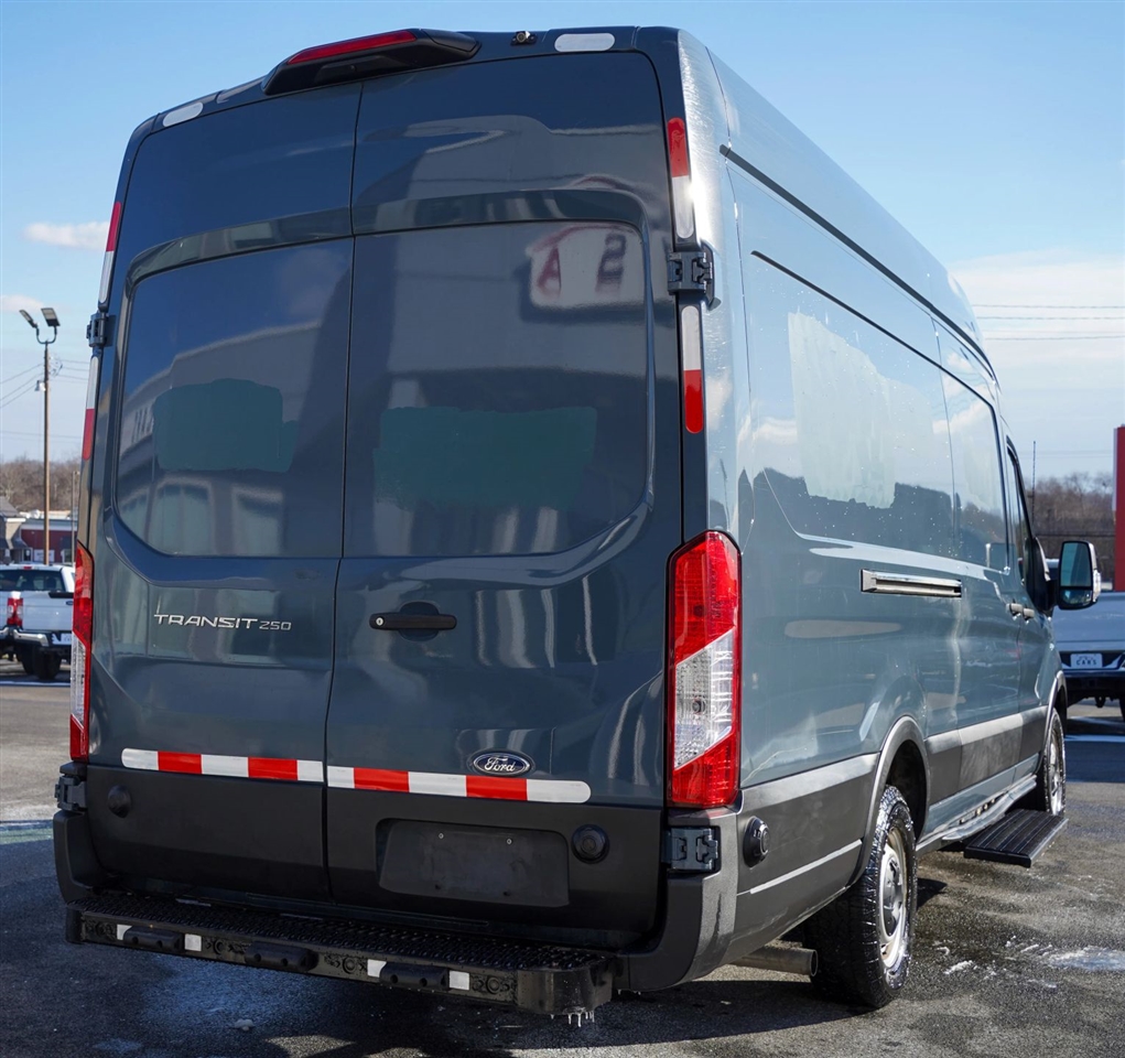 Ford Transit 250 Van High Roof w/Sliding Pass. 148-in. WB EL 2020