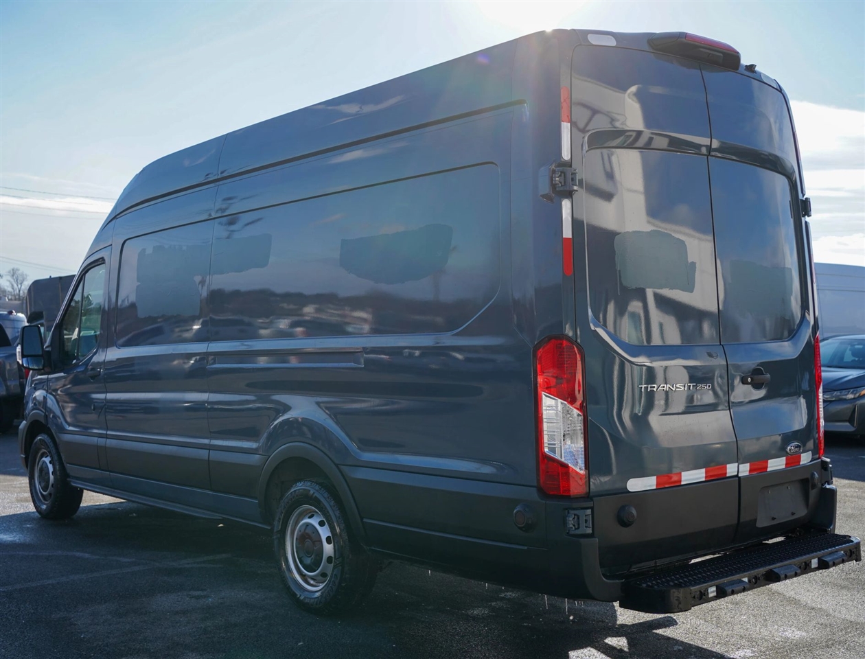 Ford Transit 250 Van High Roof w/Sliding Pass. 148-in. WB EL 2020