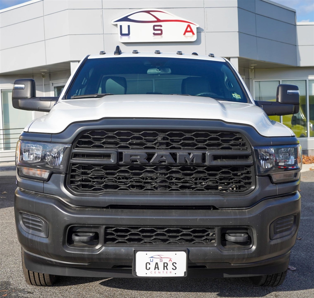 RAM 3500 Tradesman Crew Cab 4WD DRW 2024