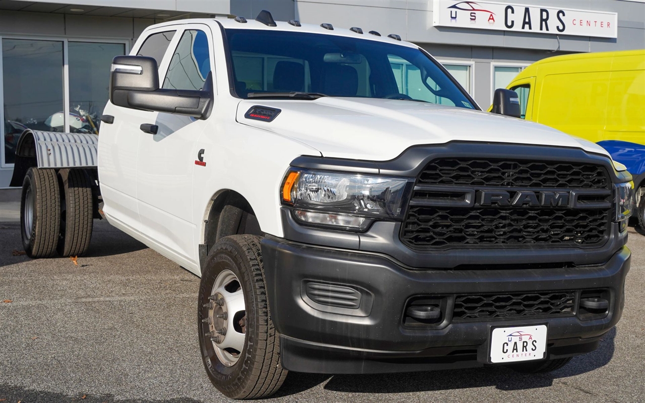 RAM 3500 Tradesman Crew Cab 4WD DRW 2024