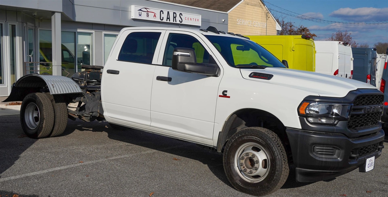 RAM 3500 Tradesman Crew Cab 4WD DRW 2024