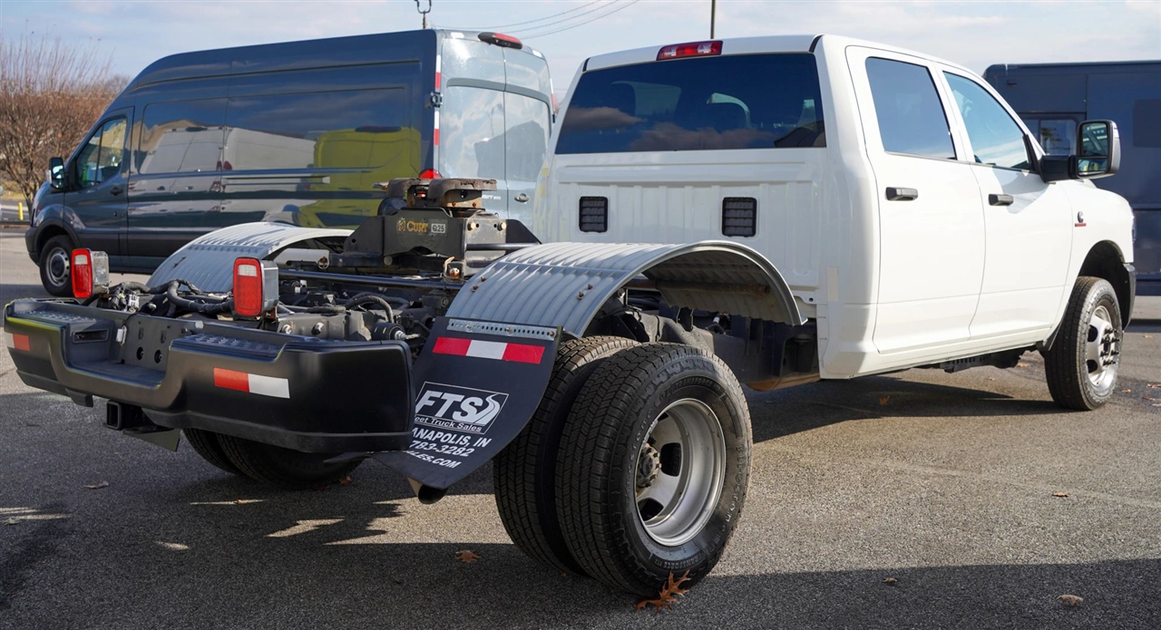 RAM 3500 Tradesman Crew Cab 4WD DRW 2024