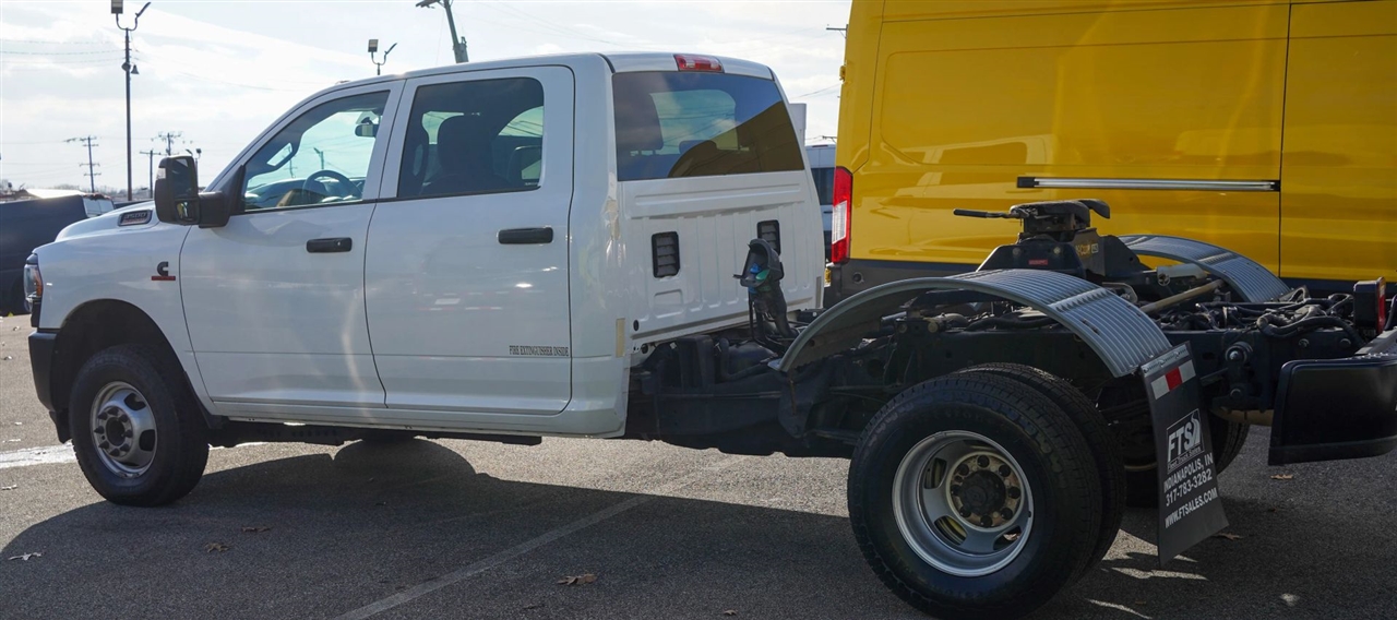 RAM 3500 Tradesman Crew Cab 4WD DRW 2024