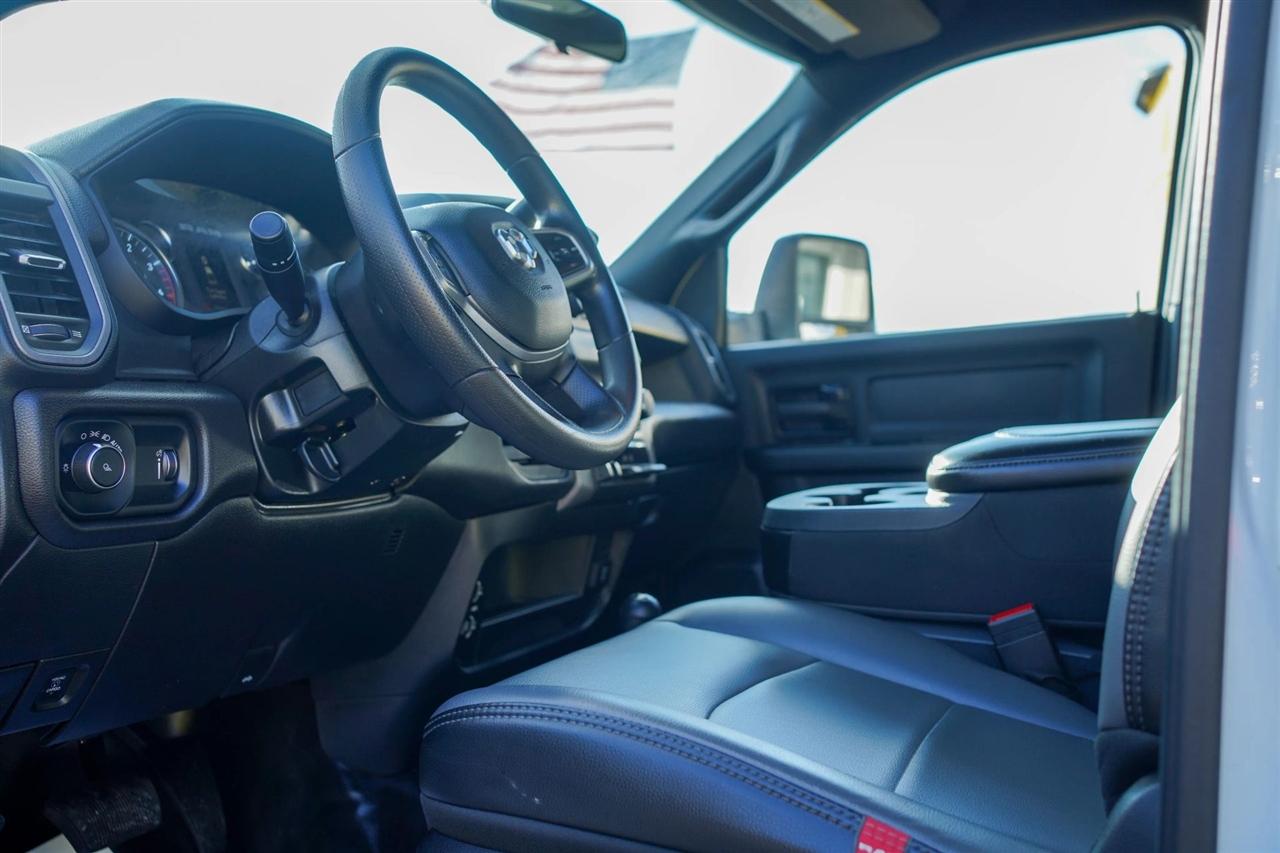 RAM 3500 Tradesman Crew Cab 4WD DRW 2024