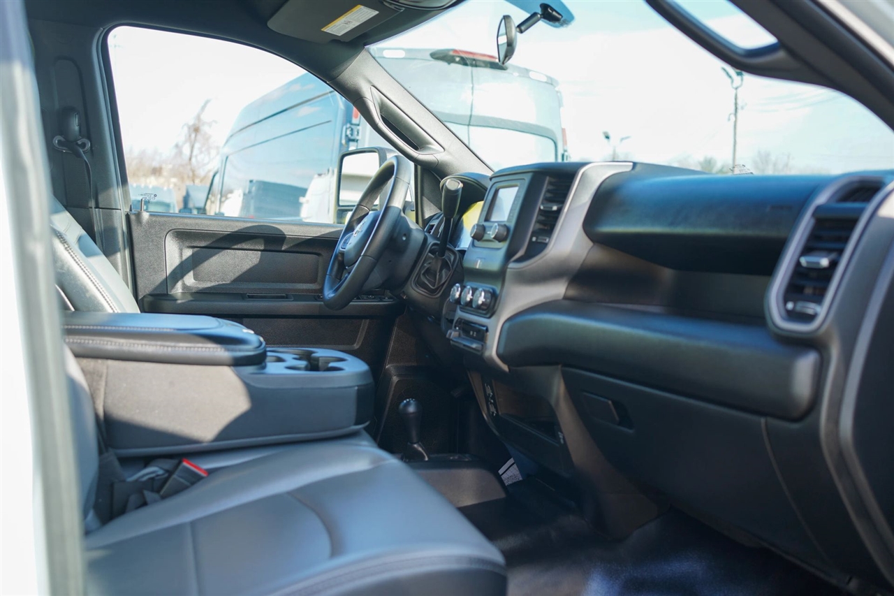 RAM 3500 Tradesman Crew Cab 4WD DRW 2024