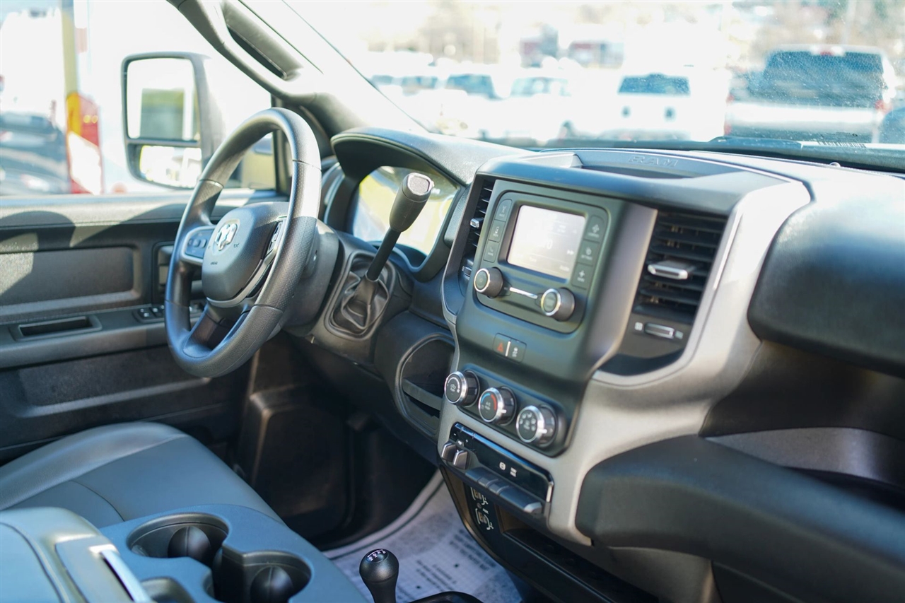 RAM 3500 Tradesman Crew Cab 4WD DRW 2024