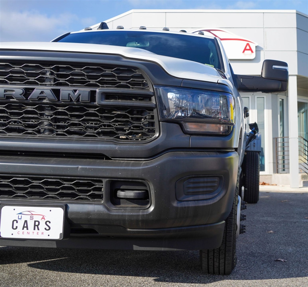 RAM 3500 Tradesman Crew Cab 4WD DRW 2024