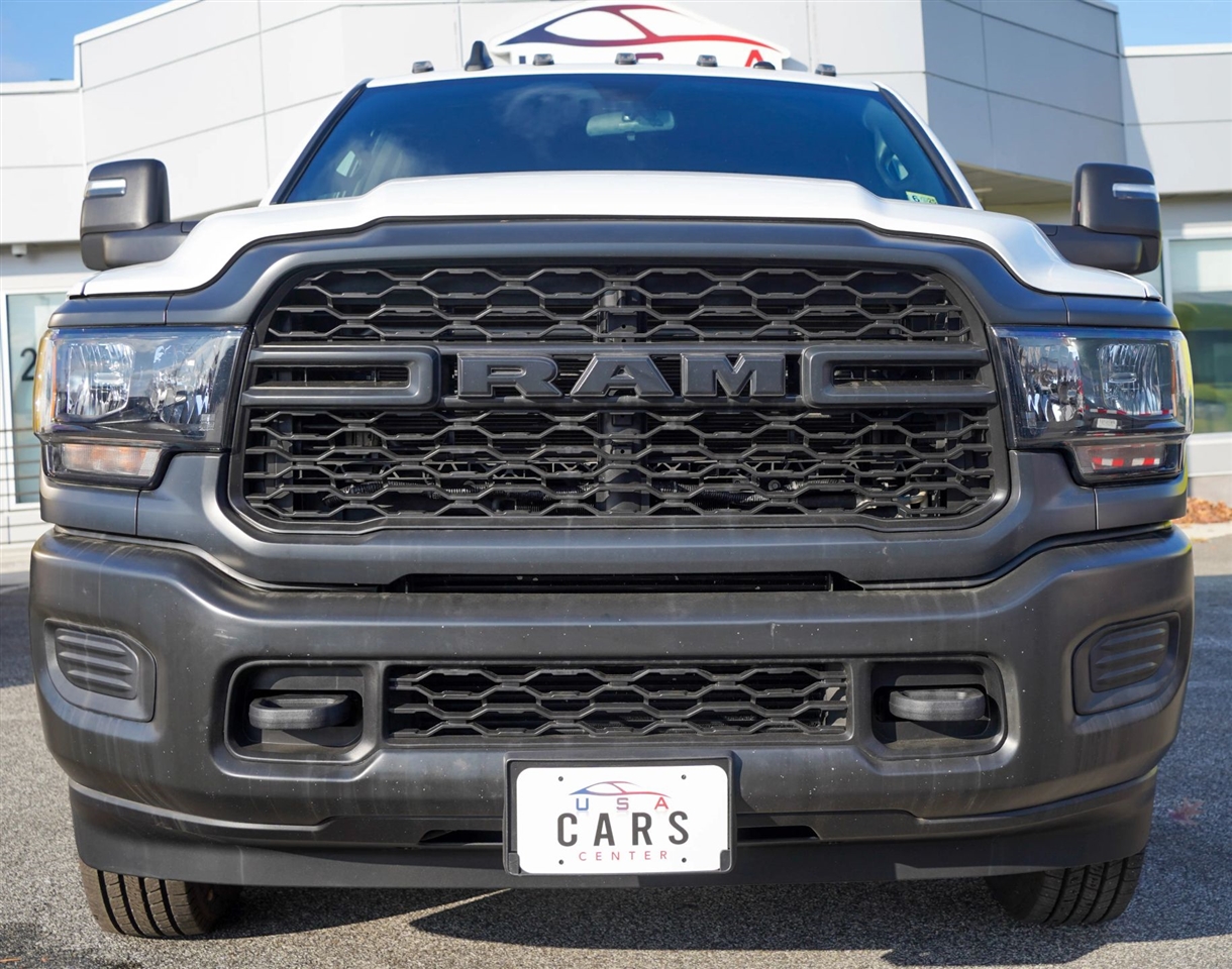RAM 3500 Tradesman Crew Cab 4WD DRW 2024
