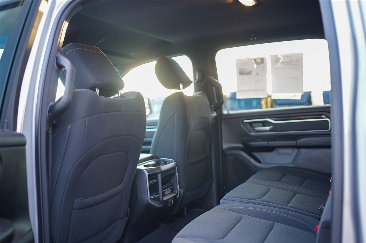 RAM 1500 Big Horn Crew Cab SWB 4WD 2022