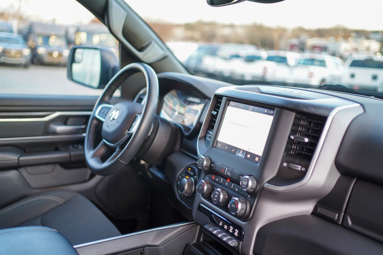 RAM 1500 Big Horn Crew Cab SWB 4WD 2022