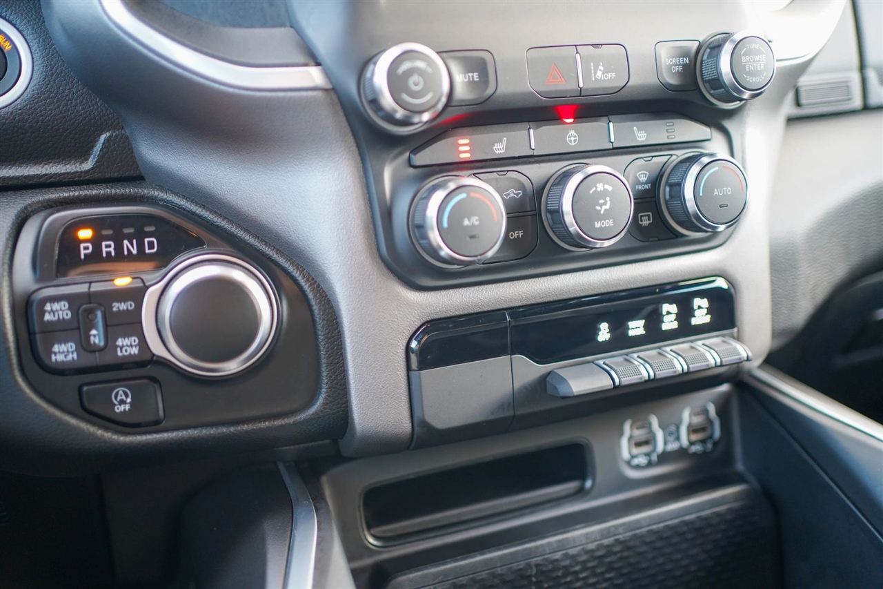 RAM 1500 Big Horn Crew Cab SWB 4WD 2022