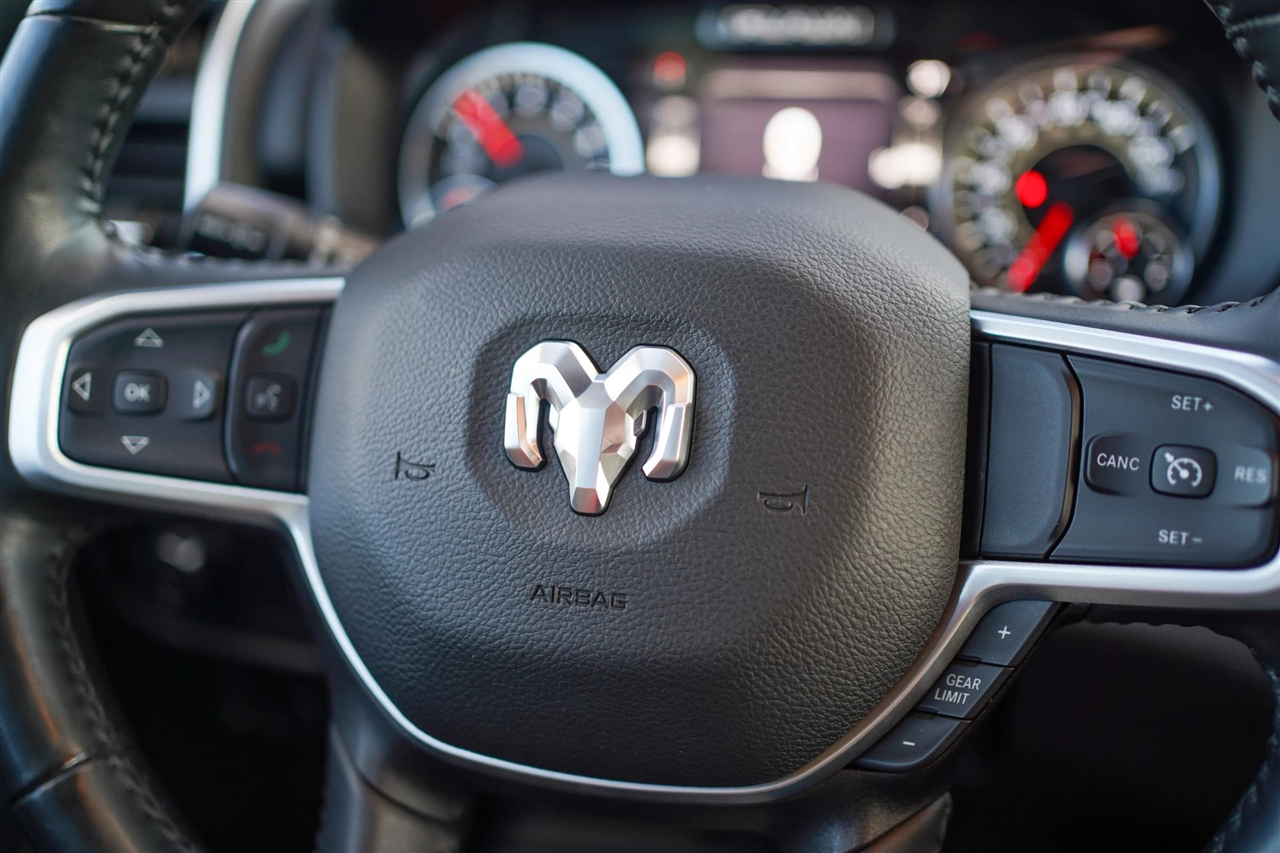 RAM 1500 Big Horn Crew Cab SWB 4WD 2022