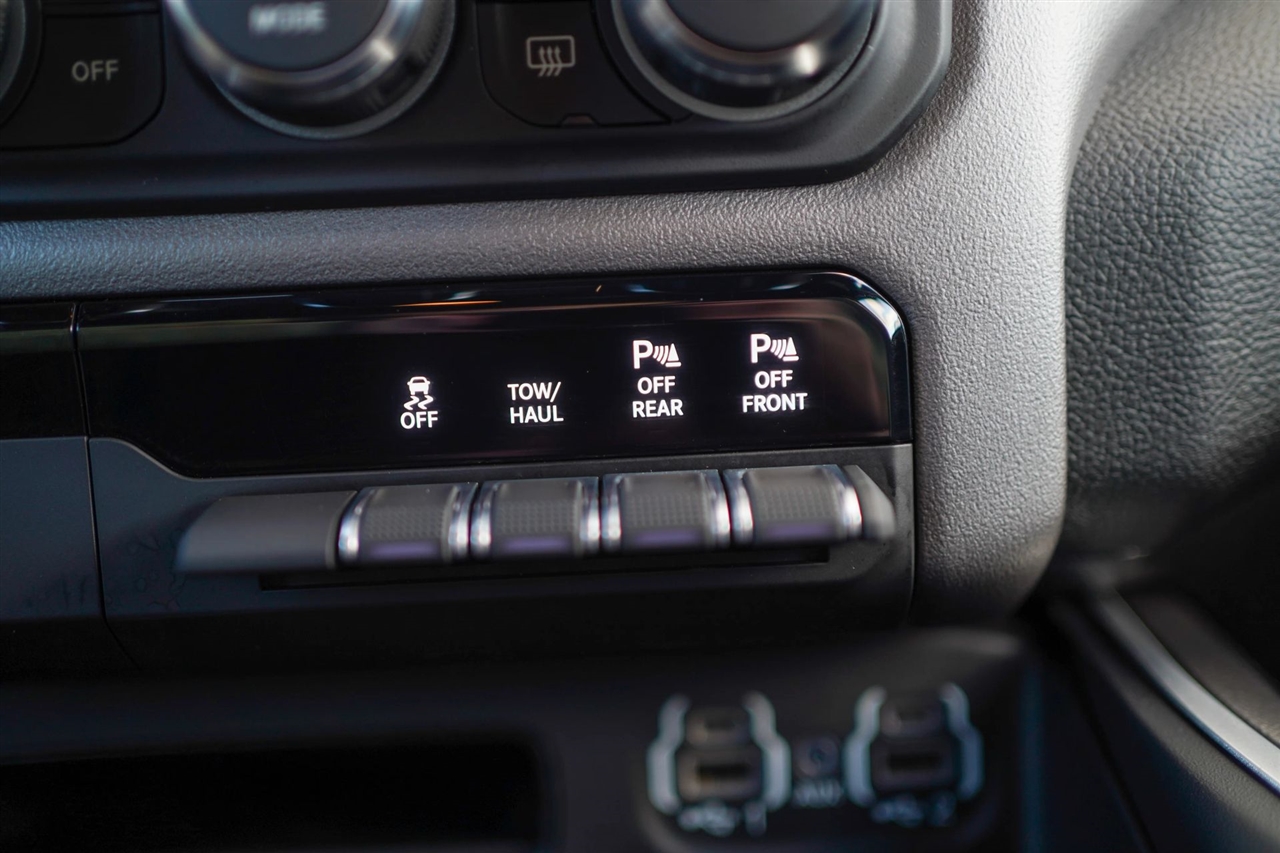 RAM 1500 Big Horn Crew Cab SWB 4WD 2022