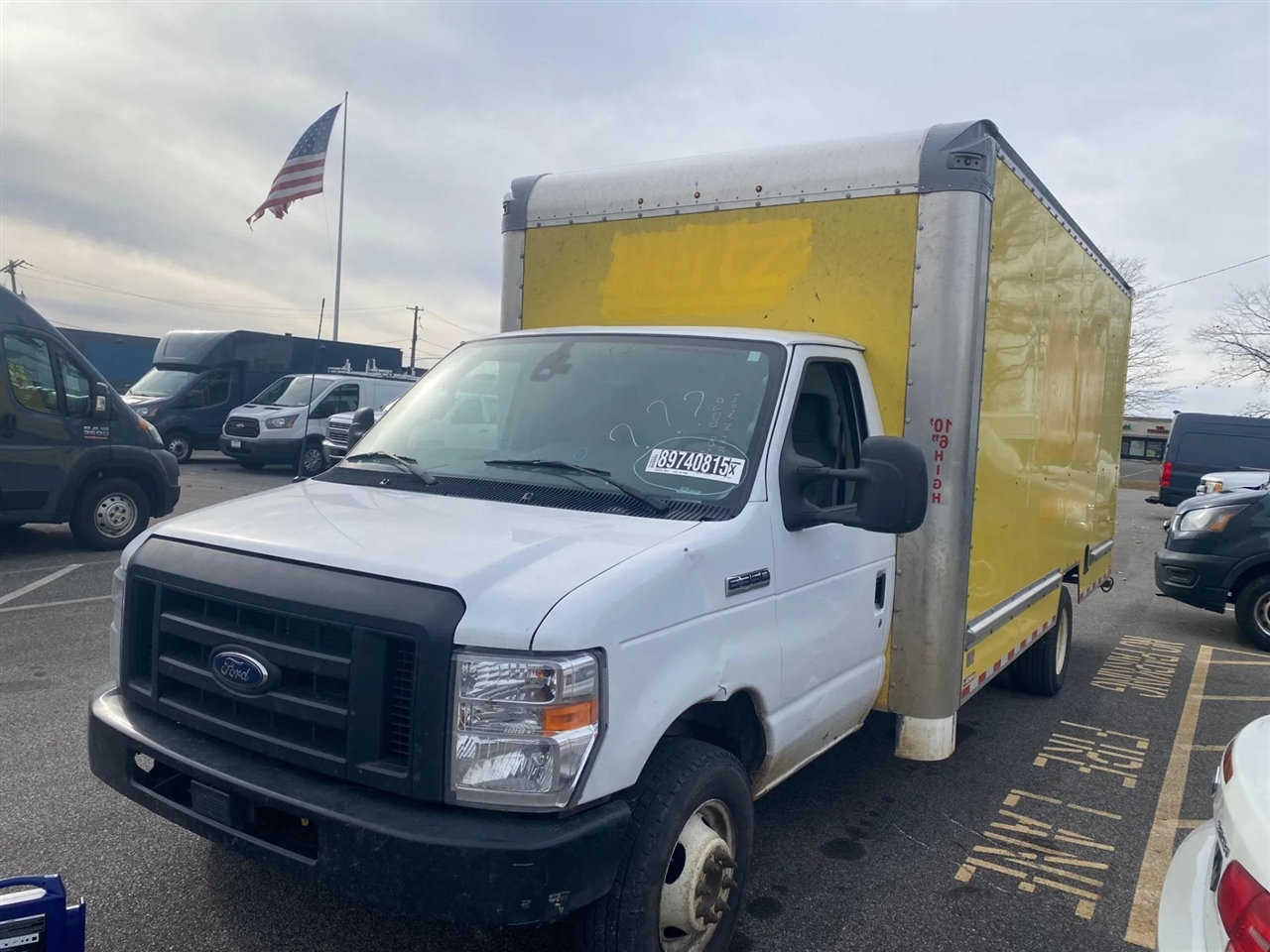 Ford Econoline E-350 Super Duty 2024
