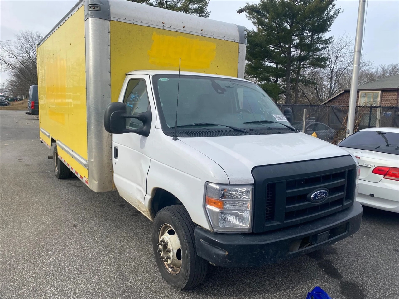Ford Econoline E-350 Super Duty 2024