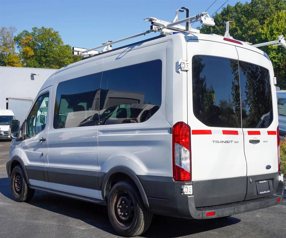 Ford Transit 150 Wagon Med. Roof XLT w/Sliding Pass. 130-in. WB 2017