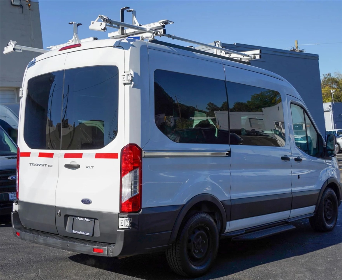 Ford Transit 150 Wagon Med. Roof XLT w/Sliding Pass. 130-in. WB 2017