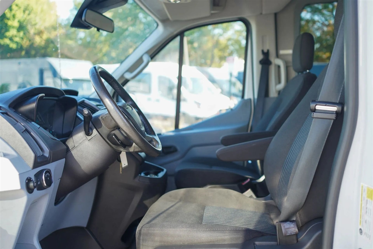 Ford Transit 150 Wagon Med. Roof XLT w/Sliding Pass. 130-in. WB 2017