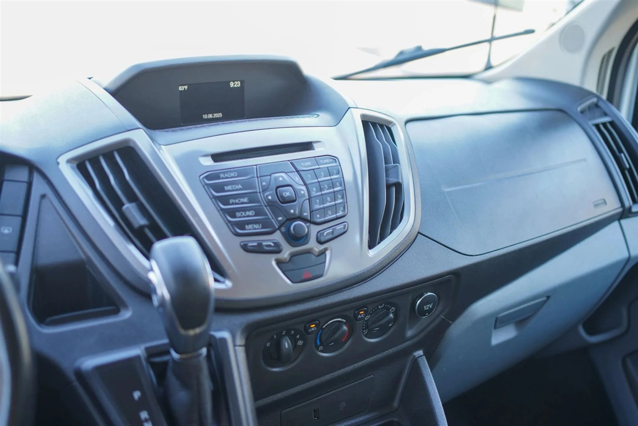 Ford Transit 150 Wagon Med. Roof XLT w/Sliding Pass. 130-in. WB 2017