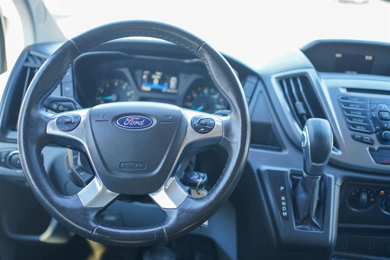 Ford Transit 150 Wagon Med. Roof XLT w/Sliding Pass. 130-in. WB 2017