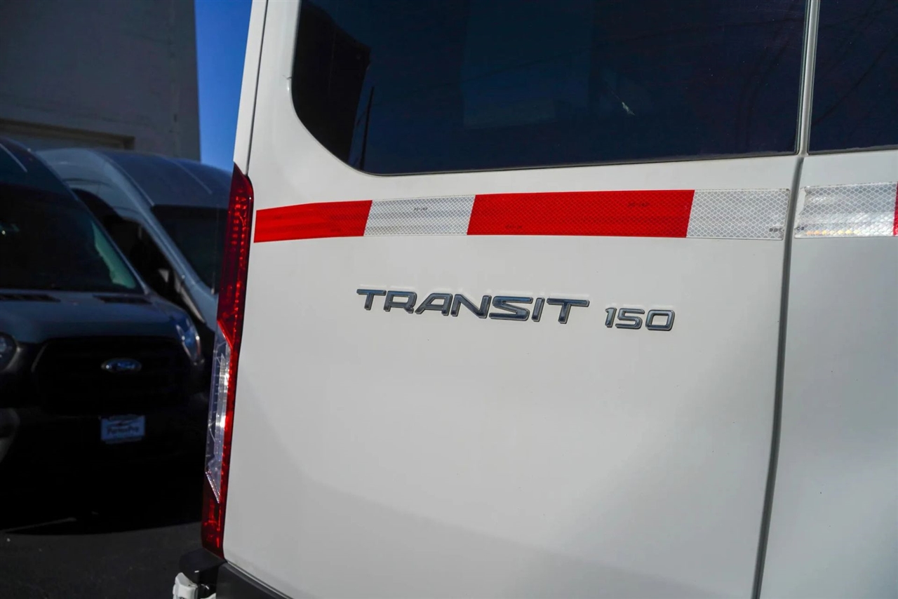 Ford Transit 150 Wagon Med. Roof XLT w/Sliding Pass. 130-in. WB 2017