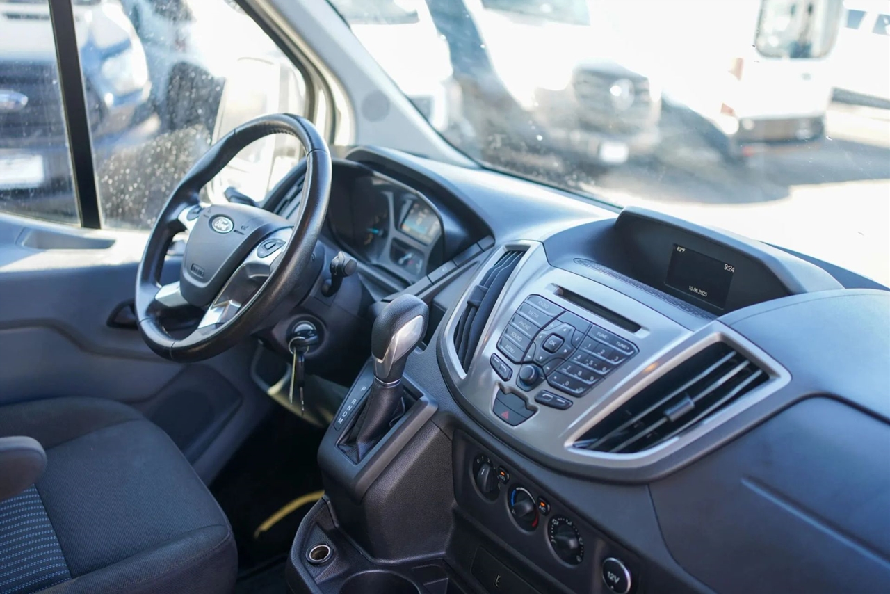 Ford Transit 150 Wagon Med. Roof XLT w/Sliding Pass. 130-in. WB 2017