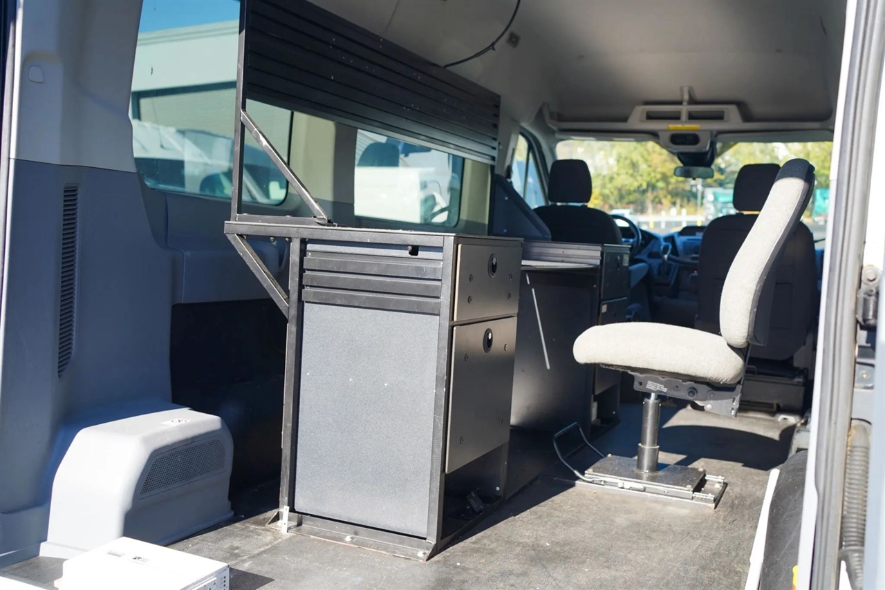 Ford Transit 150 Wagon Med. Roof XLT w/Sliding Pass. 130-in. WB 2017