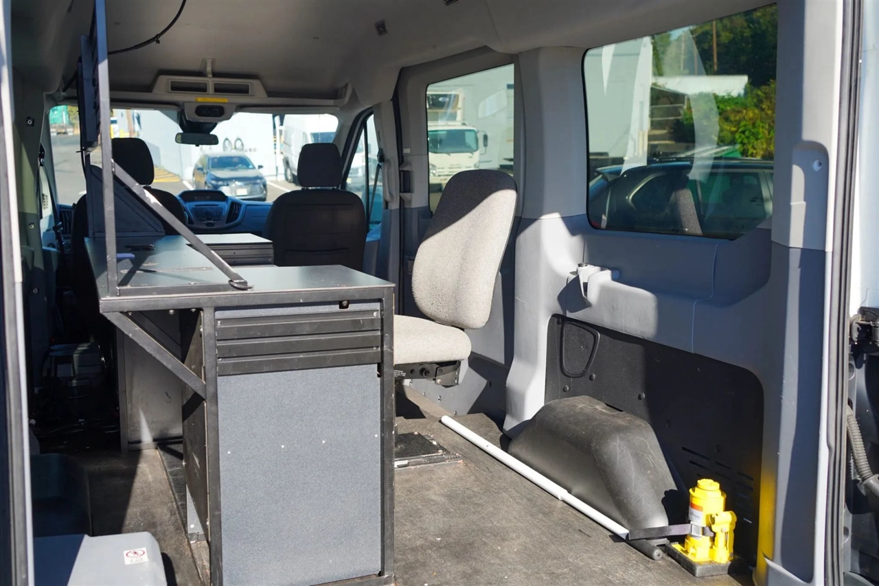 Ford Transit 150 Wagon Med. Roof XLT w/Sliding Pass. 130-in. WB 2017