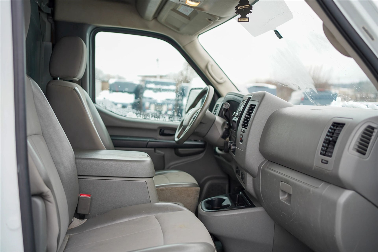 Nissan NV Cargo 2500 HD SV V8 High Roof 2018