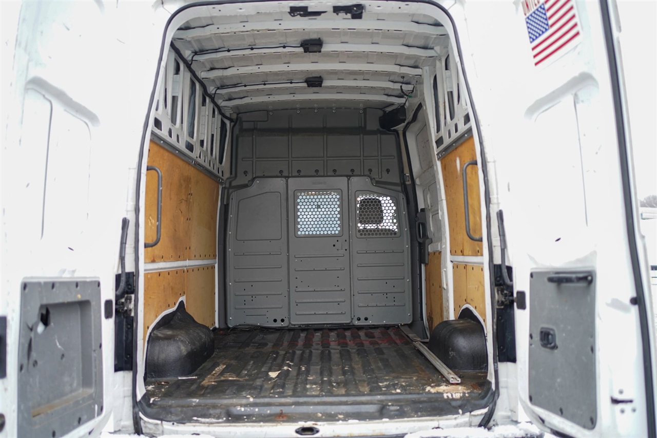 Nissan NV Cargo 2500 HD SV V8 High Roof 2018