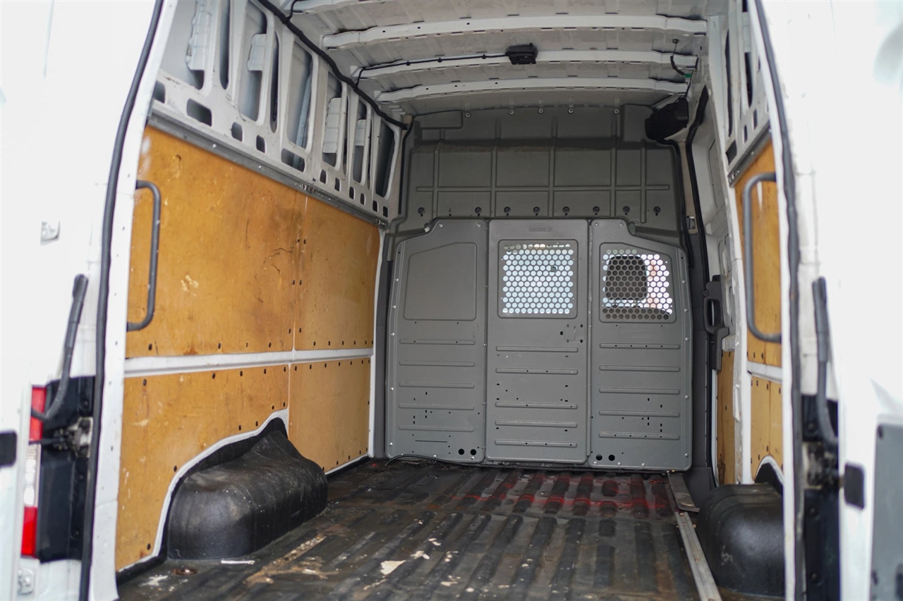 Nissan NV Cargo 2500 HD SV V8 High Roof 2018