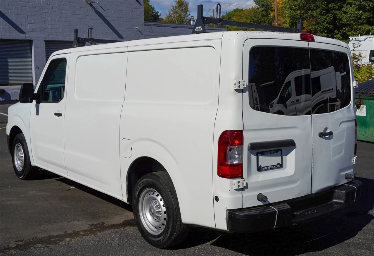 Nissan NV Cargo 2500 HD S V6 2017