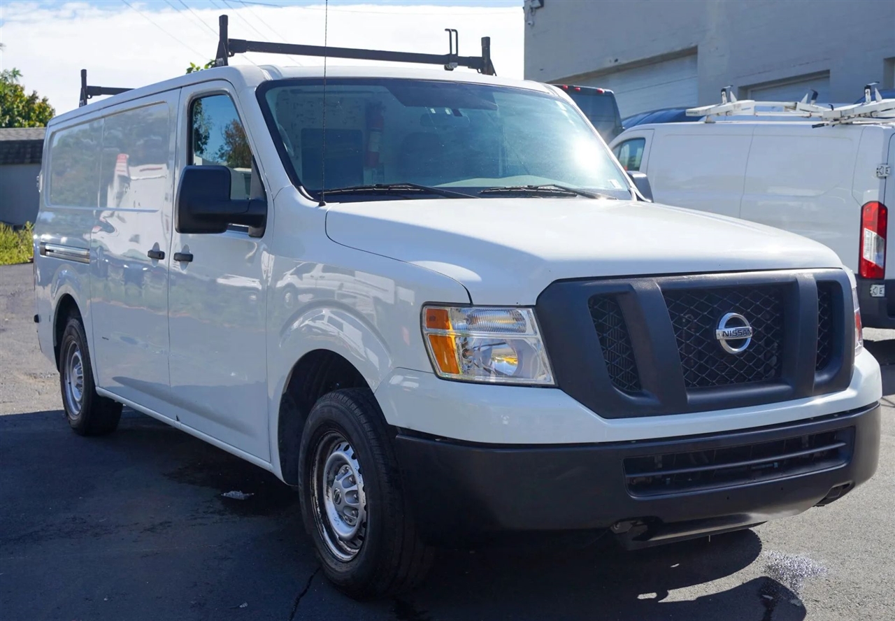 Nissan NV Cargo 2500 HD S V6 2017