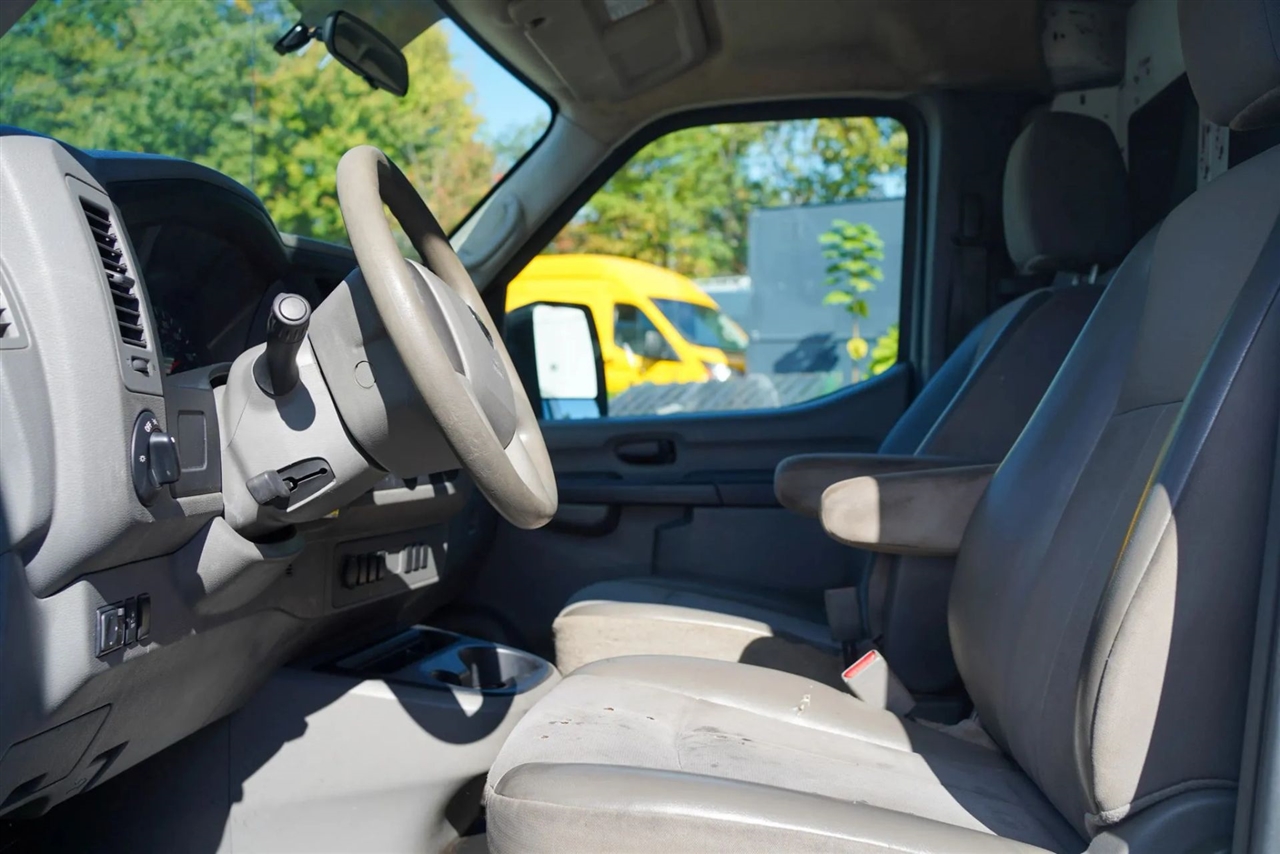 Nissan NV Cargo 2500 HD S V6 2017