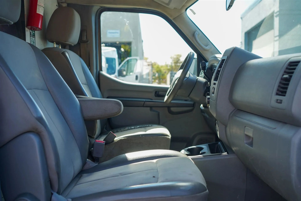 Nissan NV Cargo 2500 HD S V6 2017