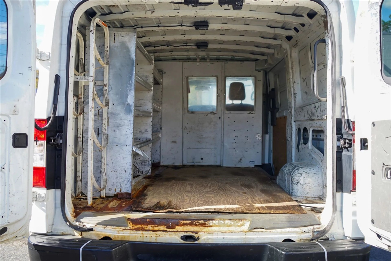 Nissan NV Cargo 2500 HD S V6 2017