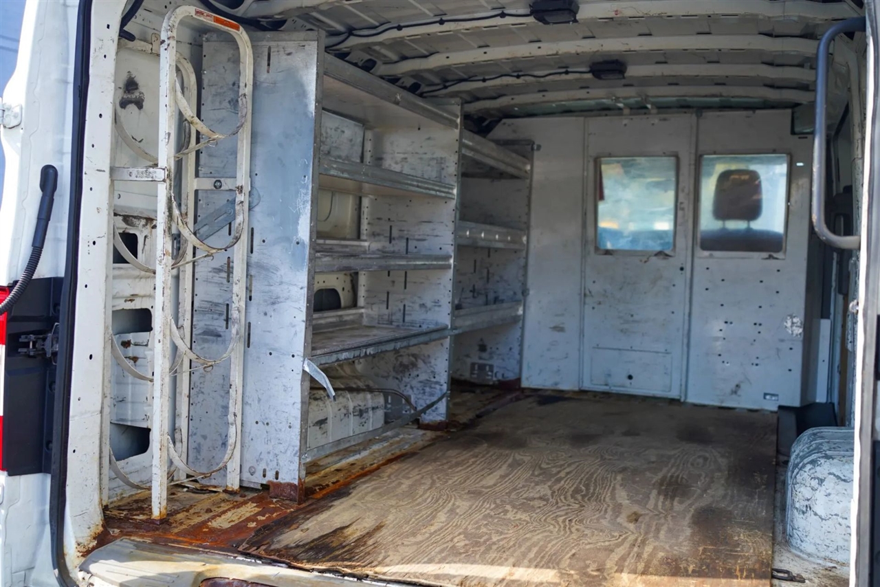 Nissan NV Cargo 2500 HD S V6 2017