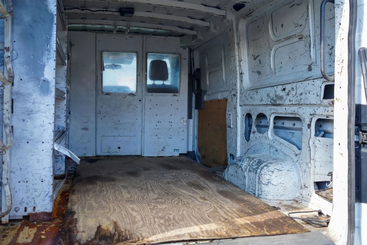 Nissan NV Cargo 2500 HD S V6 2017