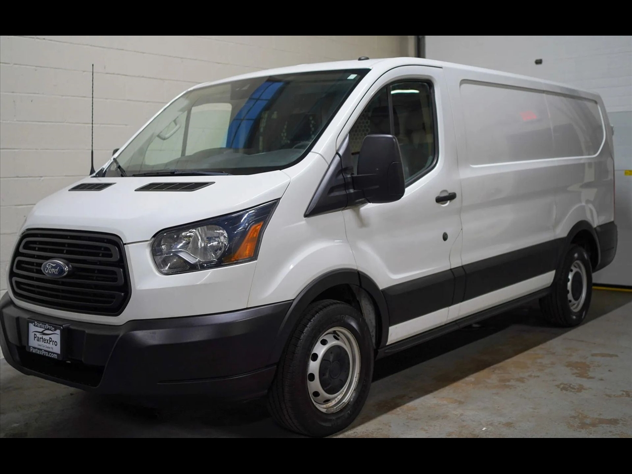Ford Transit 150 Van Low Roof w/Sliding Pass. 130-in. WB 2019