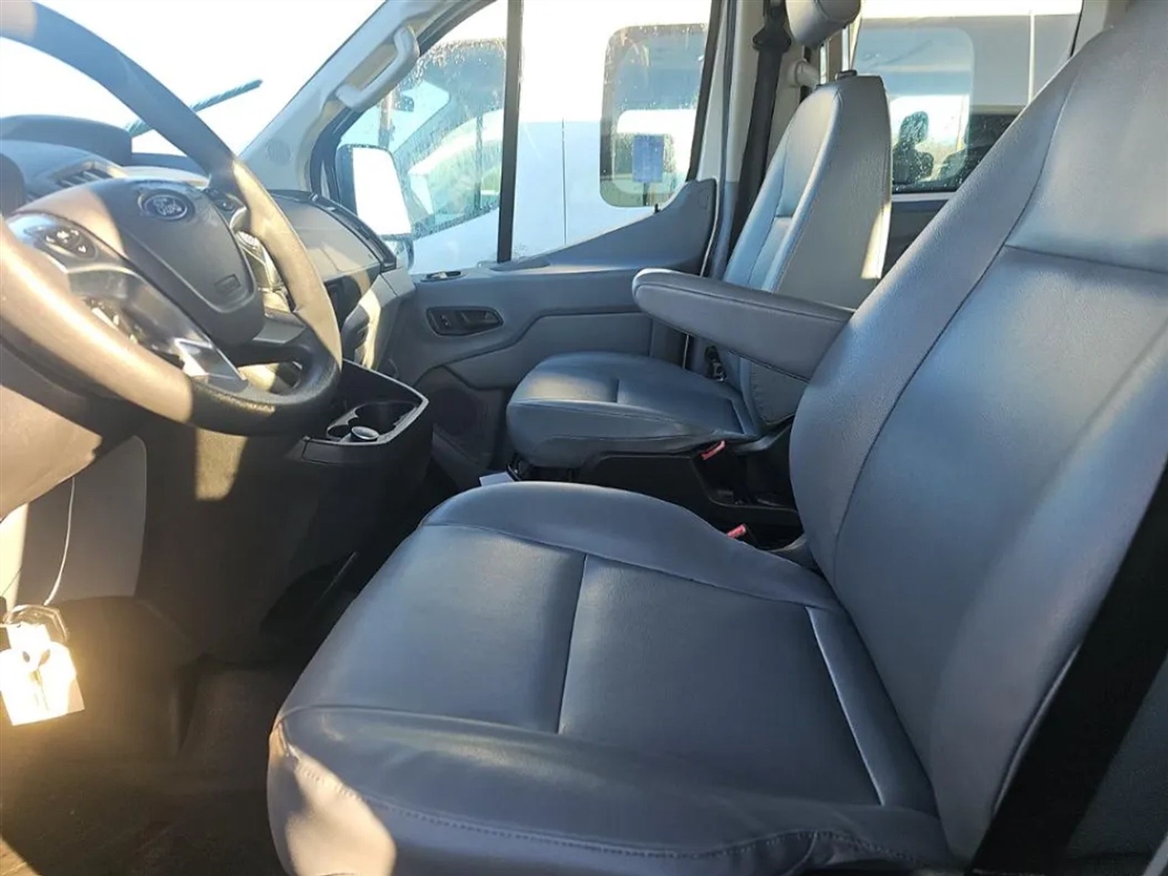Ford Transit 150 Wagon Low Roof XL 60/40 Pass. 130-in. WB 2018
