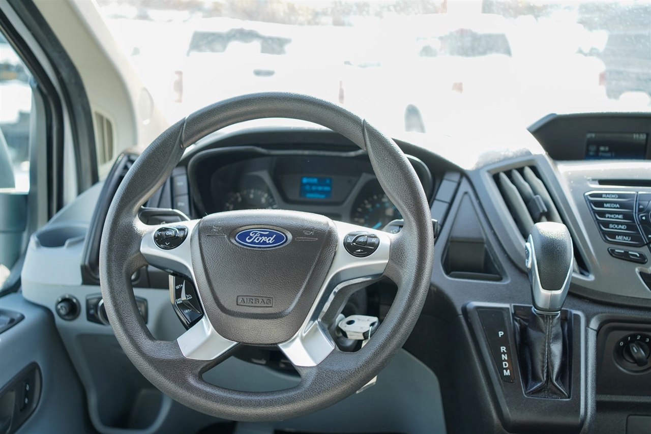 Ford Transit 150 Wagon Low Roof XL 60/40 Pass. 130-in. WB 2018