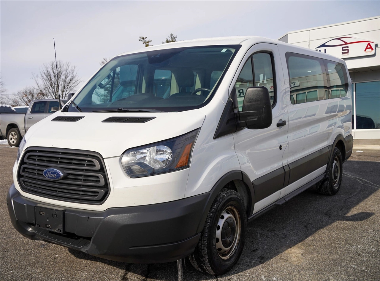 Ford Transit 150 Wagon Low Roof XL 60/40 Pass. 130-in. WB 2018
