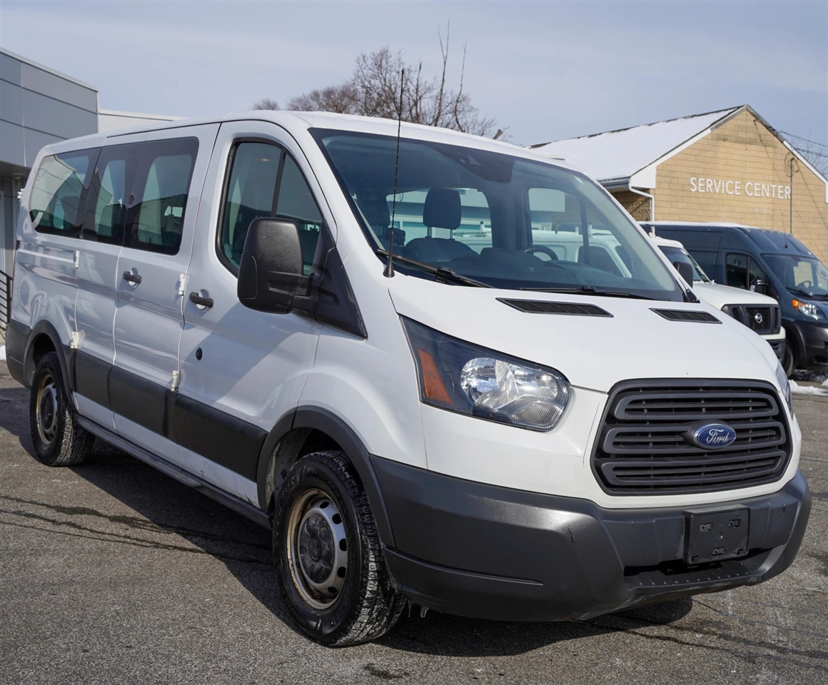 Ford Transit 150 Wagon Low Roof XL 60/40 Pass. 130-in. WB 2018