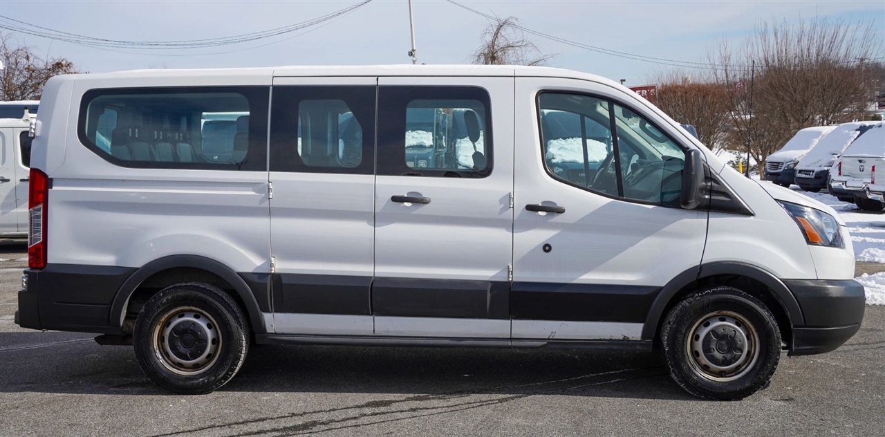 Ford Transit 150 Wagon Low Roof XL 60/40 Pass. 130-in. WB 2018