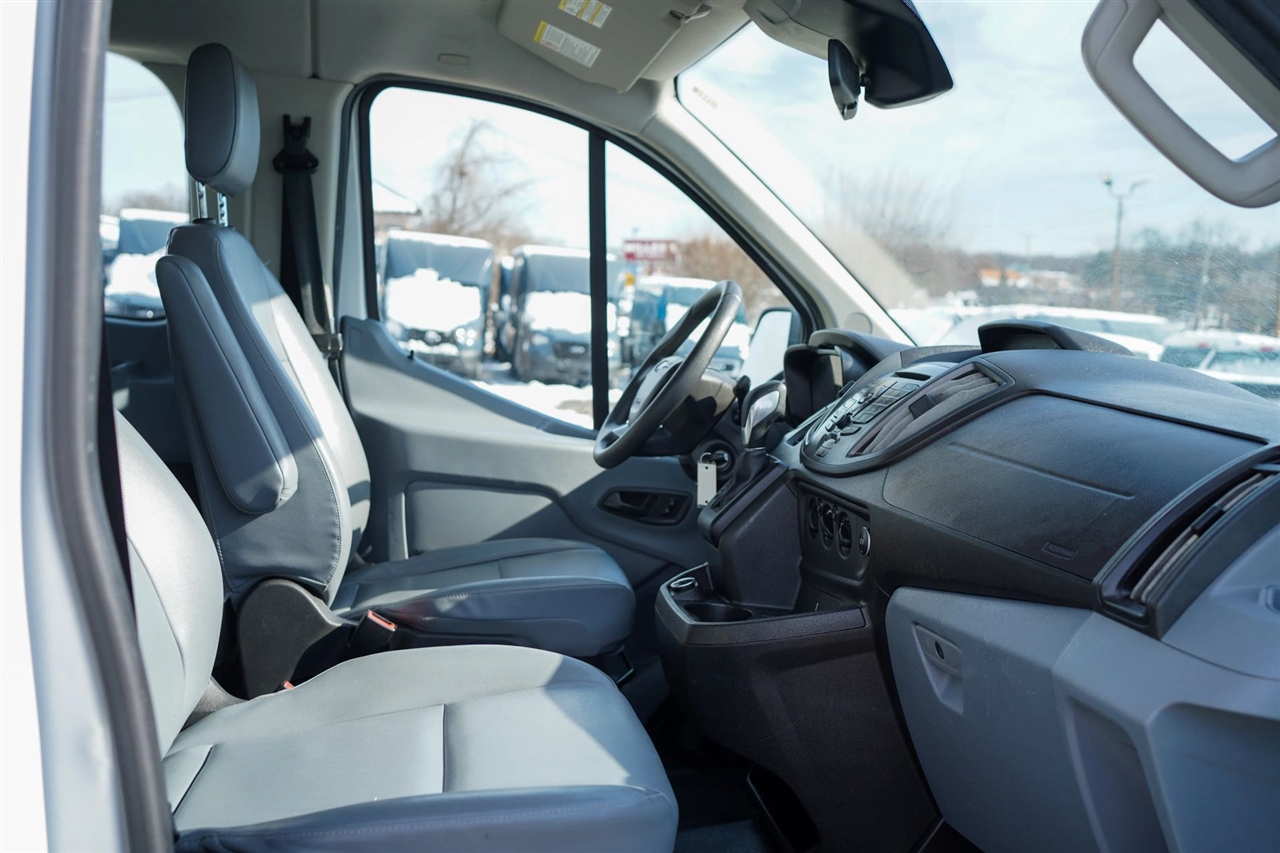 Ford Transit 150 Wagon Low Roof XL 60/40 Pass. 130-in. WB 2018