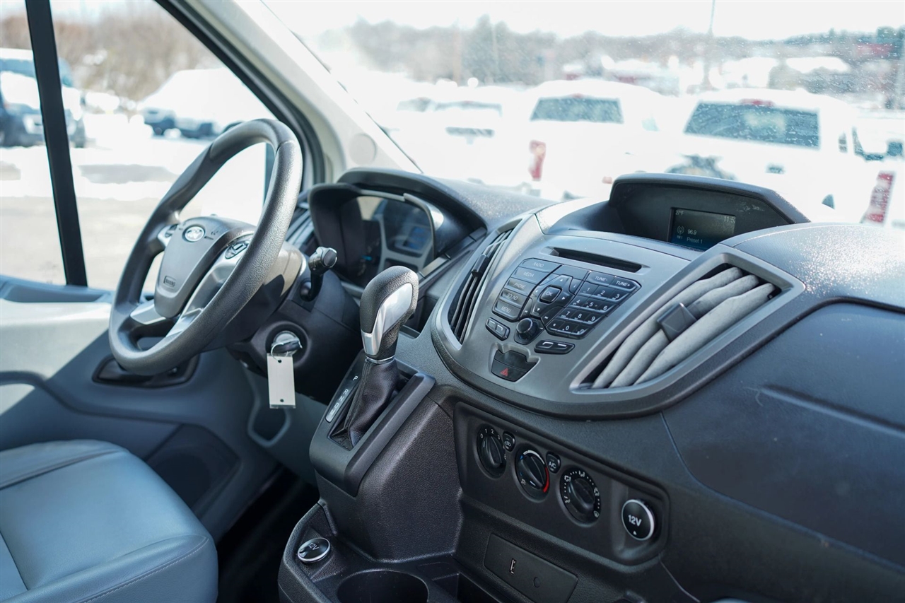 Ford Transit 150 Wagon Low Roof XL 60/40 Pass. 130-in. WB 2018