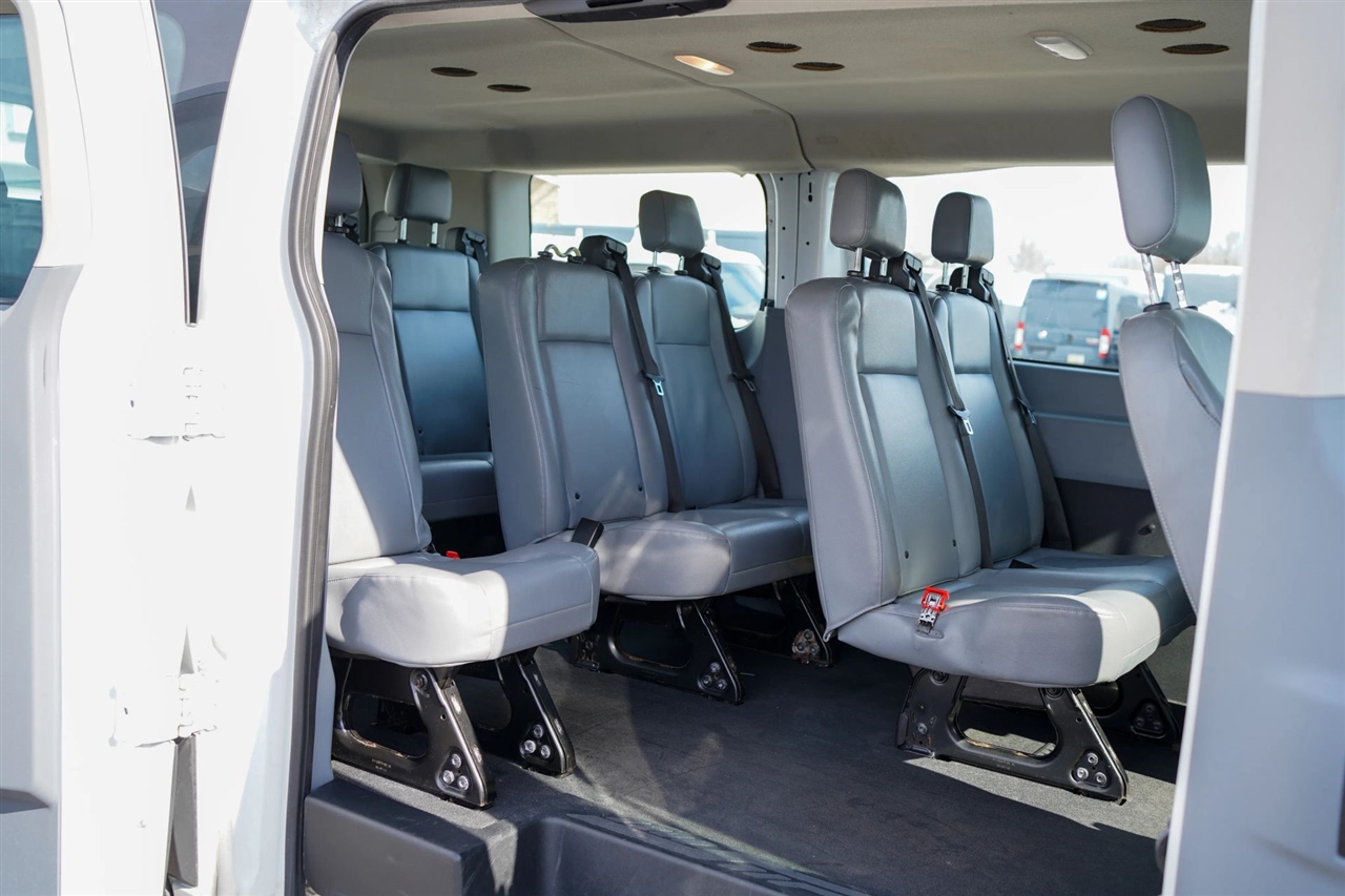 Ford Transit 150 Wagon Low Roof XL 60/40 Pass. 130-in. WB 2018