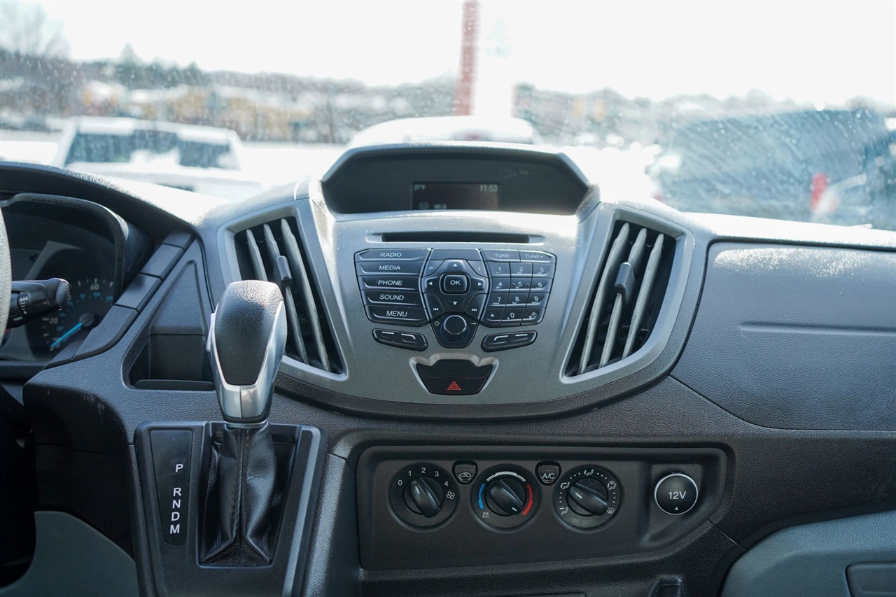 Ford Transit 150 Wagon Low Roof XL 60/40 Pass. 130-in. WB 2018