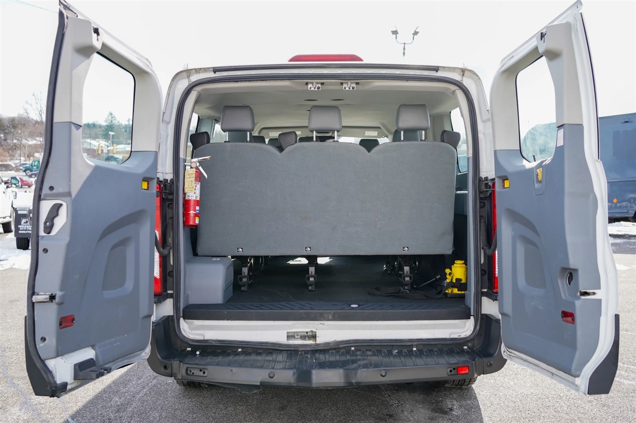 Ford Transit 150 Wagon Low Roof XL 60/40 Pass. 130-in. WB 2018