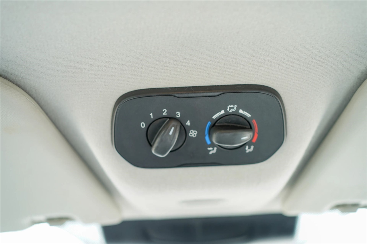 Ford Transit 150 Wagon Low Roof XL 60/40 Pass. 130-in. WB 2018